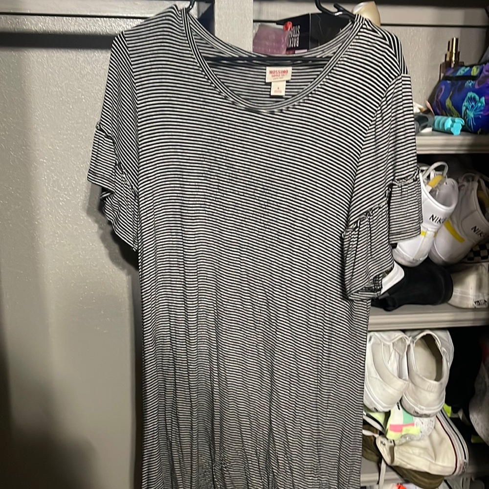 cute flowy dress!